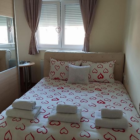 Apartman Mali Raj Vrnjačka Banja Exteriör bild