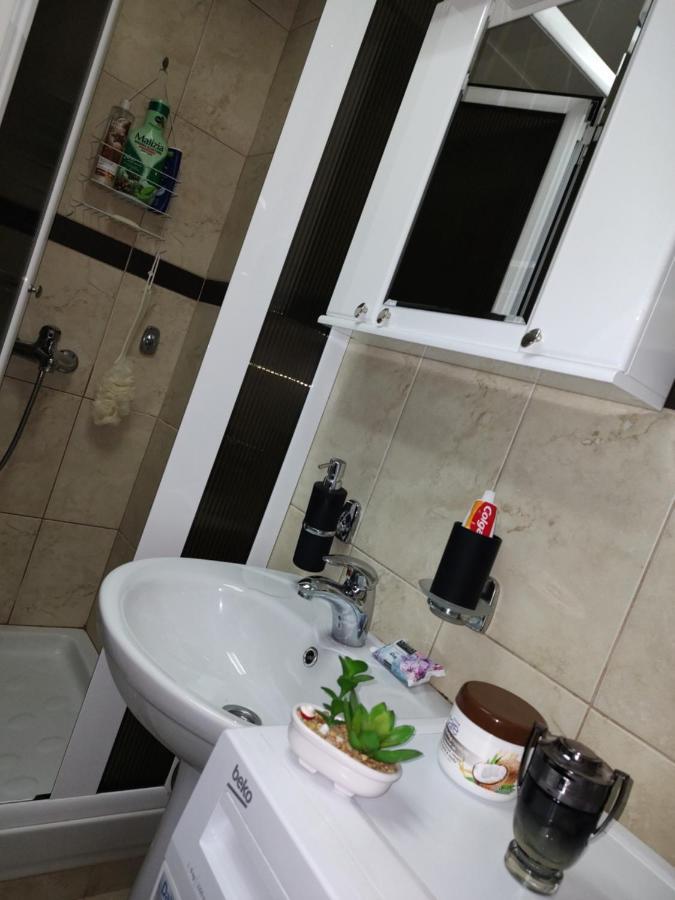 Apartman Mali Raj Vrnjačka Banja Exteriör bild