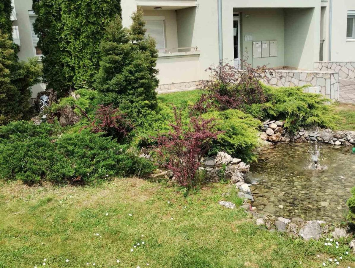 Apartman Mali Raj Vrnjačka Banja Exteriör bild